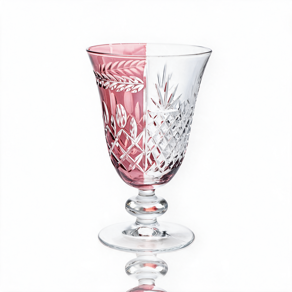 Verre à pied en cristallin taillé Aurel Hybrid