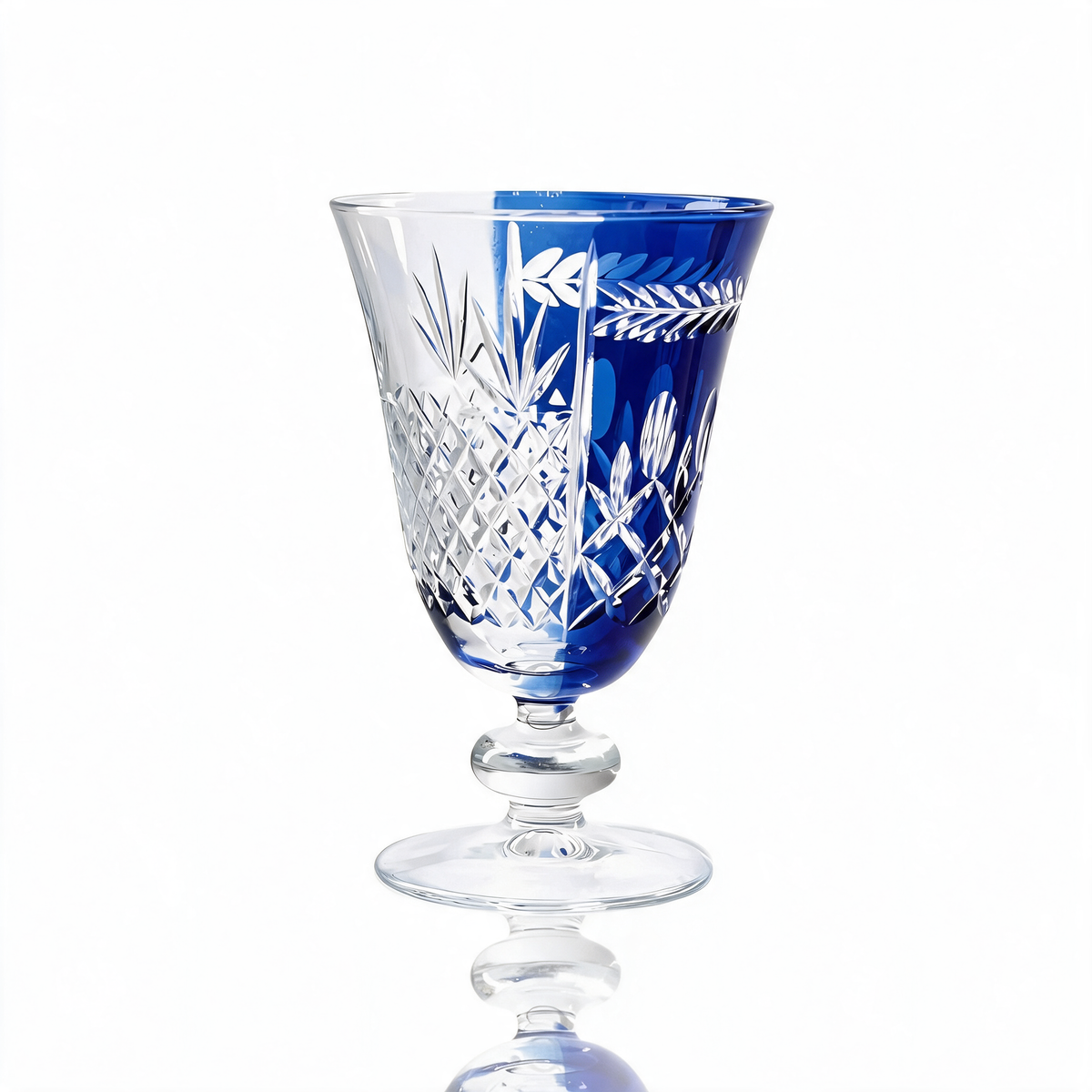 Verre à pied en cristallin taillé Aurel Hybrid