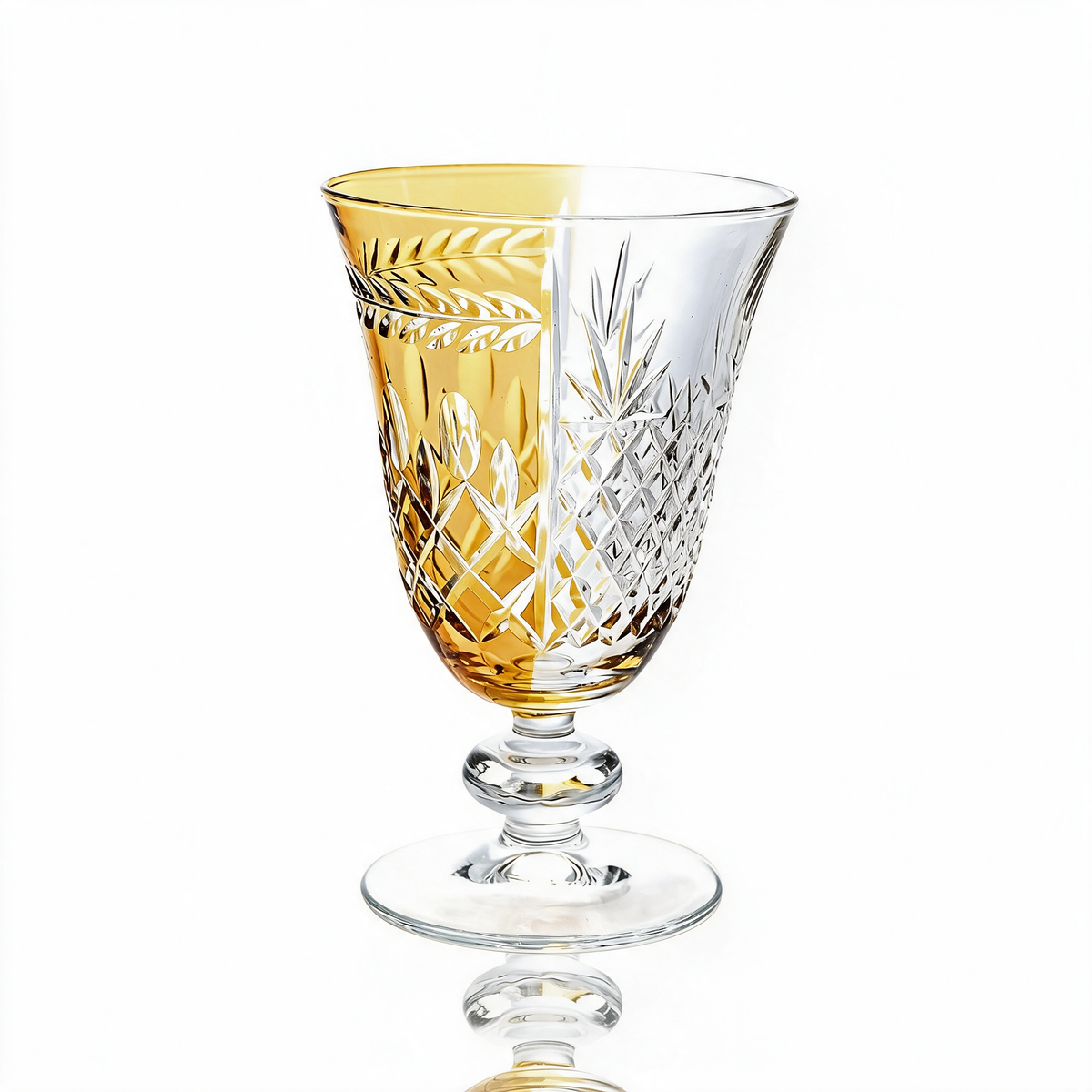 Verre à pied en cristallin taillé Aurel Hybrid