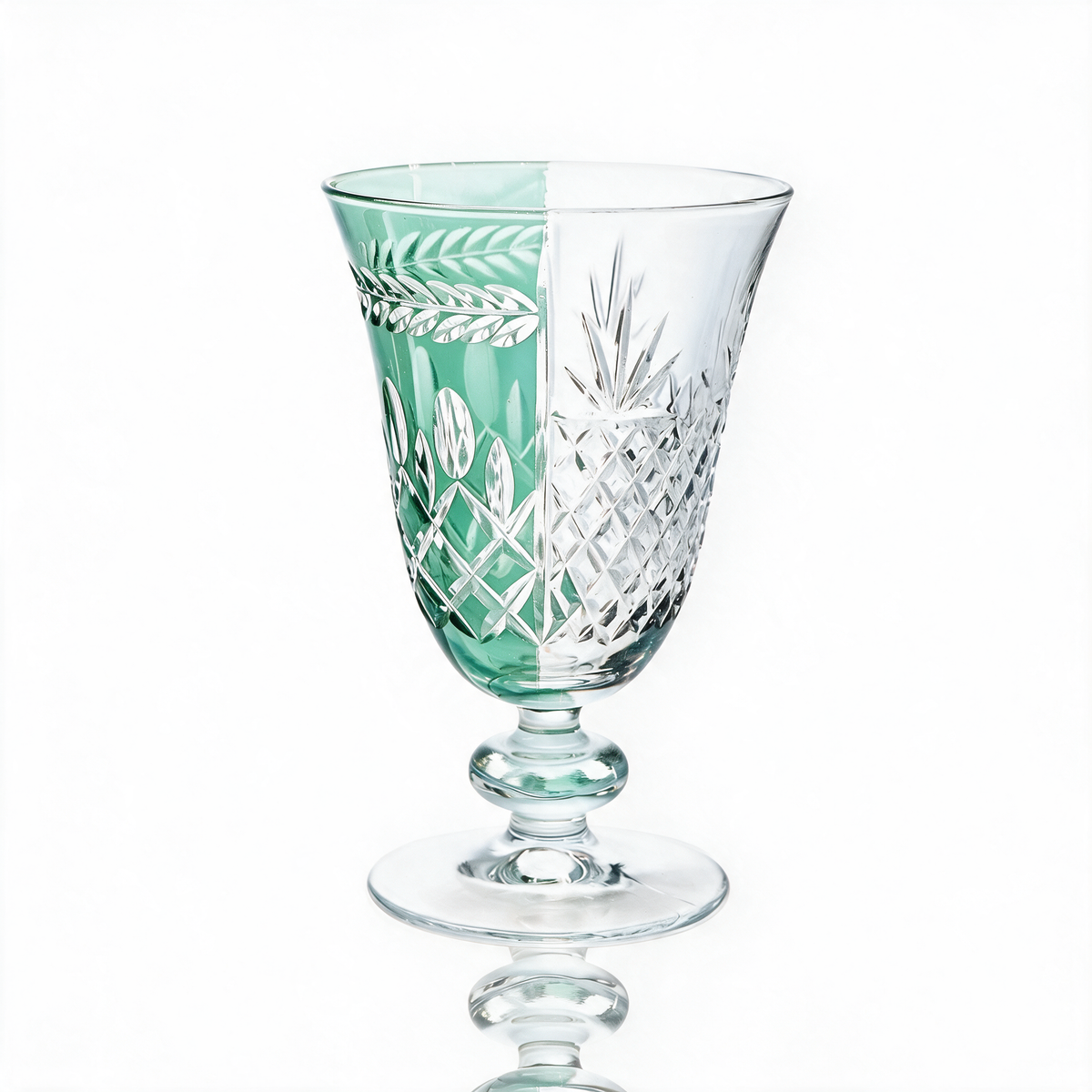 Verre à pied en cristallin taillé Aurel Hybrid