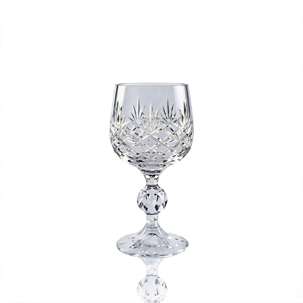 Verre à pied en cristallin taillé Ara