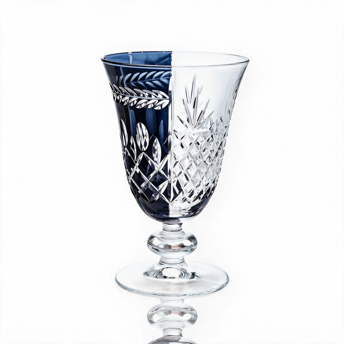 Verre à pied en cristallin taillé Aurel Hybrid