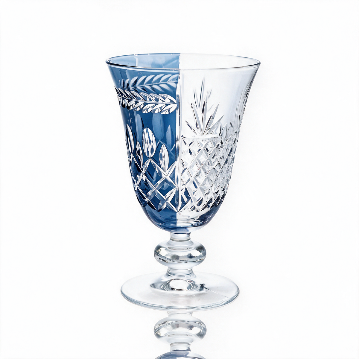 Verre à pied en cristallin taillé Aurel Hybrid