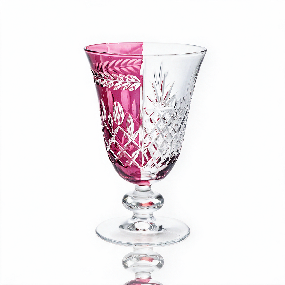 Verre à pied en cristallin taillé Aurel Hybrid